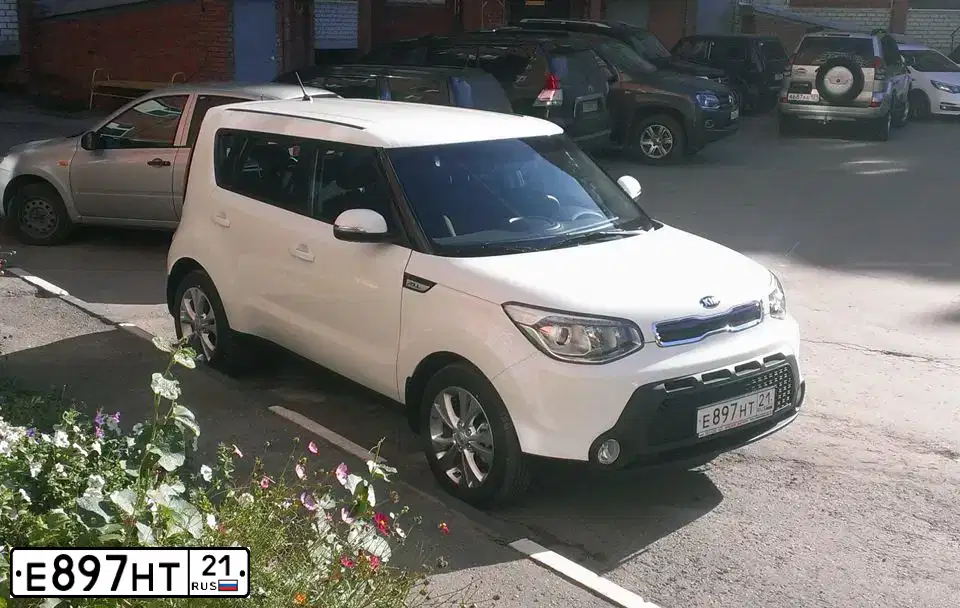 Фото автомобиля KIA SOUL, 2015 — госномер О541КТ716. Цвет: Белый