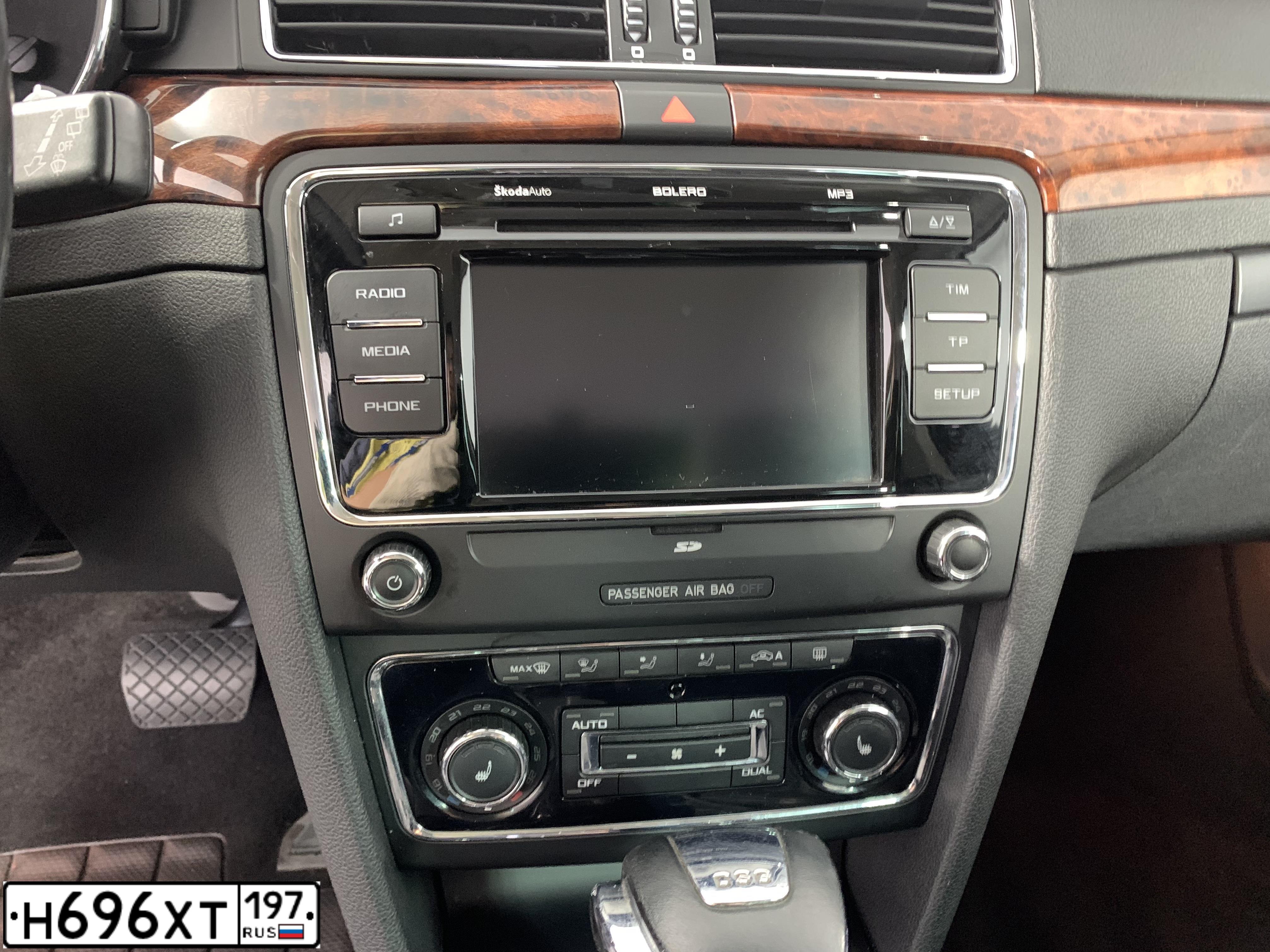 Фото автомобиля SKODA SUPERB, 2012 — госномер Н696ХТ197. Цвет: КОРИЧНЕВЫЙ