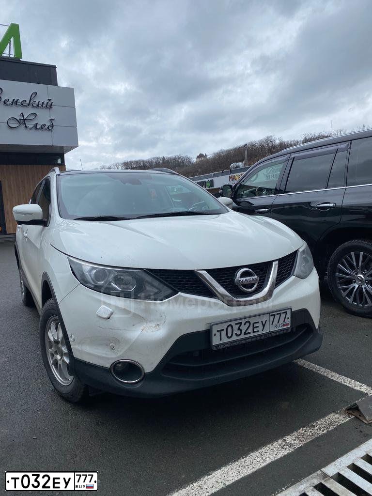 Фото автомобиля NISSAN QASHQAI, 2014 — госномер Т032ЕУ777. Цвет: Белый