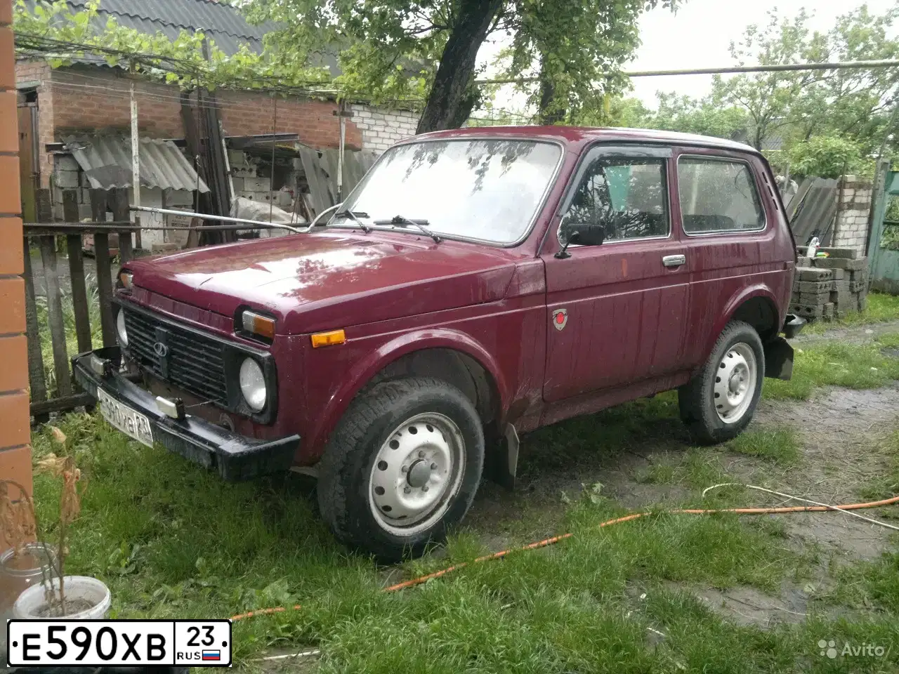 Фото автомобиля LADA 2121 NIVA, 1989 — госномер Е590ХВ23. Цвет: БОРДОВЫЙ