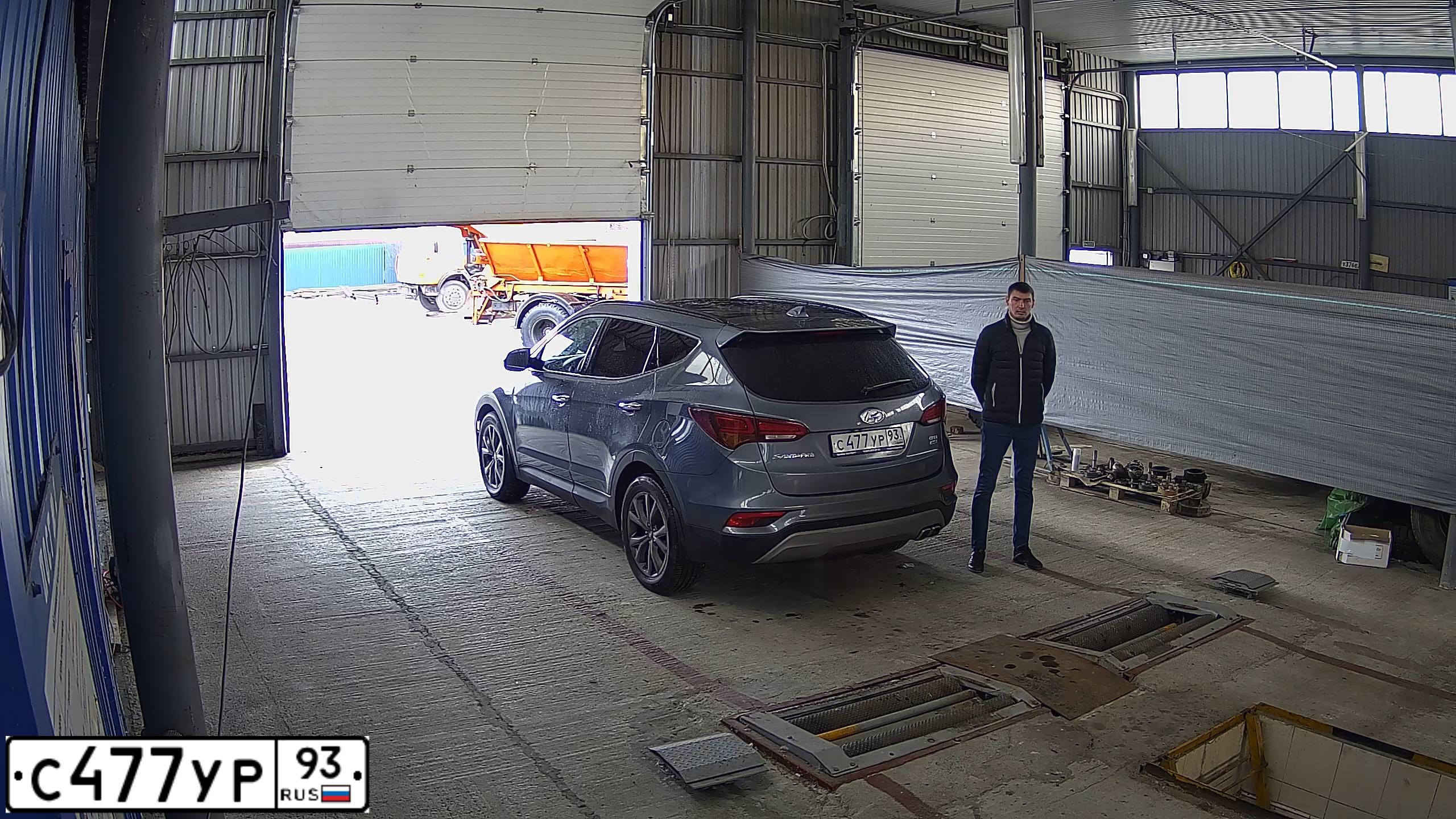 Фото автомобиля KIA SORENTO, 2010 — госномер Р130ТМ123. Цвет: Белый