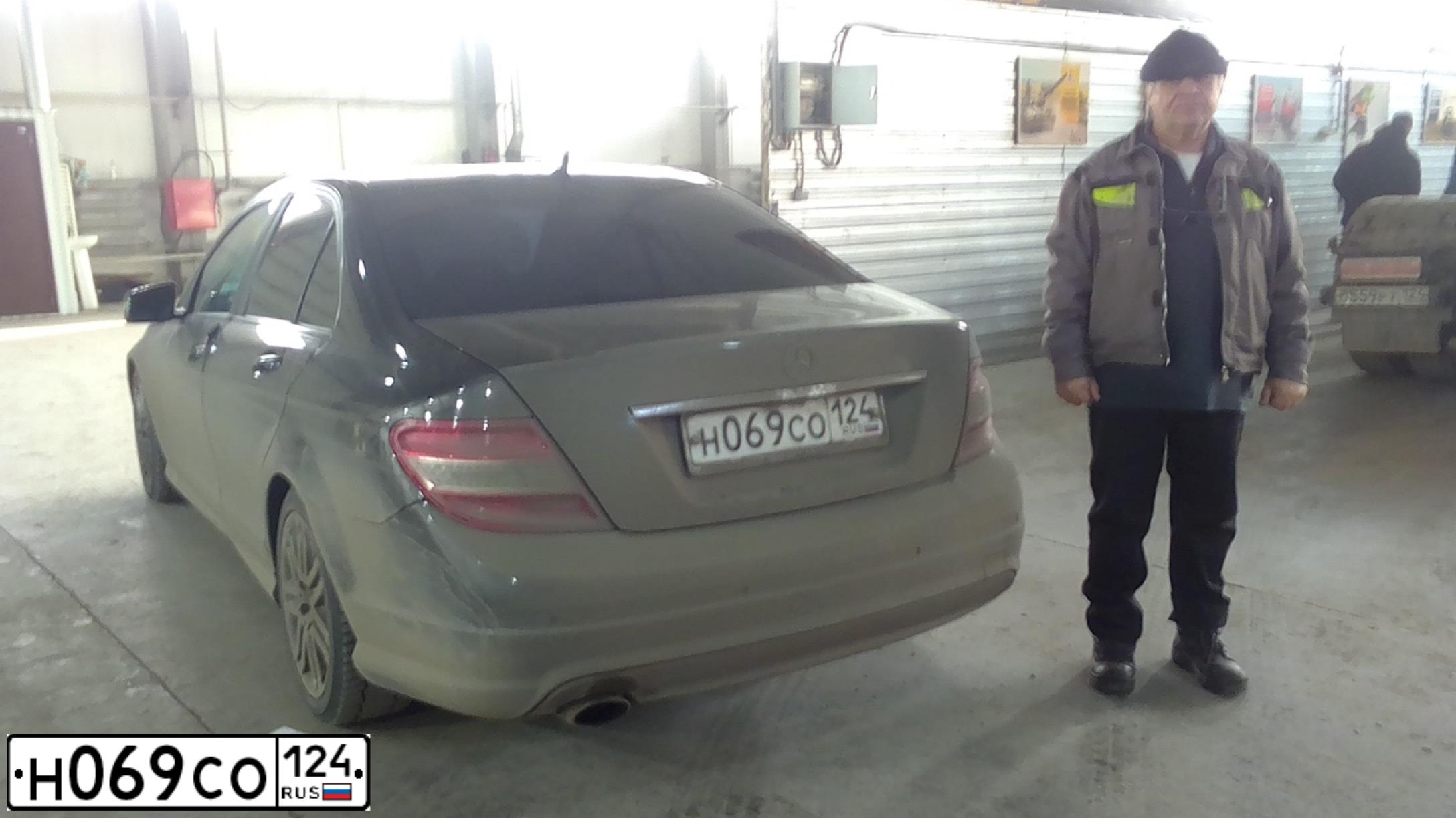 Фото автомобиля MERCEDES C-KLASSE, 2011 — госномер Н069СО124. Цвет: ЧЕРНЫЙ