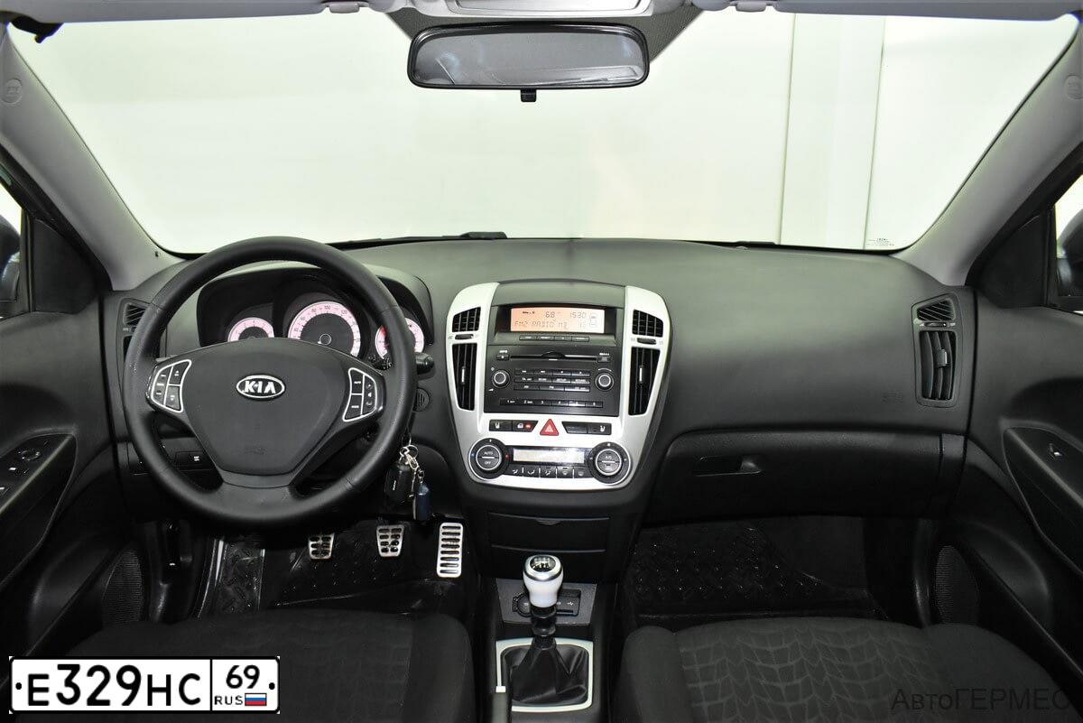 Фото автомобиля KIA CEE'D, 2009 — госномер К381ОН790. Цвет: Серый