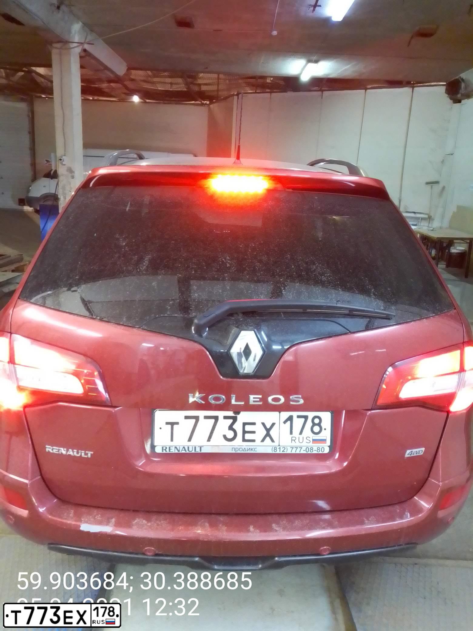 Фото автомобиля RENAULT KOLEOS, 2014 — госномер Т773ЕХ178. Цвет: КРАСНЫЙ