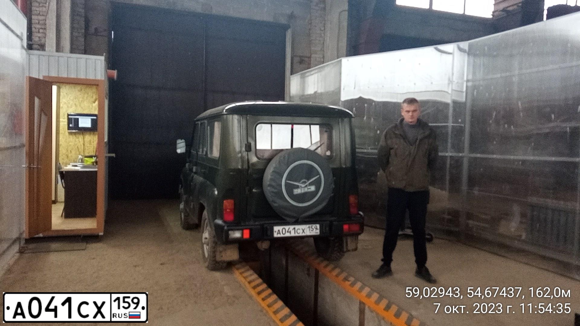 Фото автомобиля UAZ 3151 / HUNTER, 2011 — госномер О453НТ159. Цвет: Зеленый