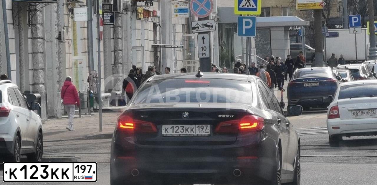 Фото автомобиля BMW 320I, 2012 — госномер Р615АА44