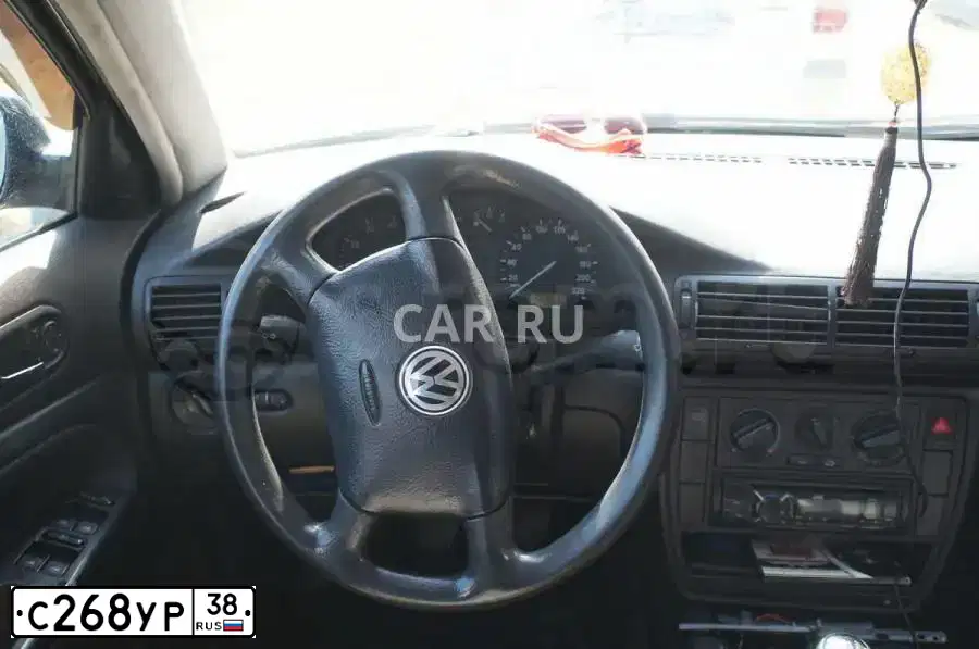 Фото автомобиля VOLKSWAGEN PASSAT, 1997 — госномер С268УР38. Цвет: ЧЕРНЫЙ