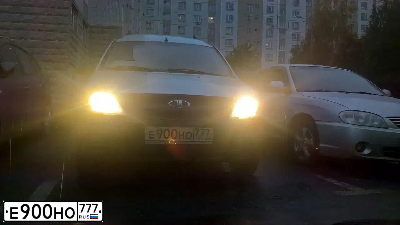 Фото автомобиля LADA LARGUS FURGON, 2015 — госномер Х676МК799. Цвет: СЕРЕБРИСТЫЙ