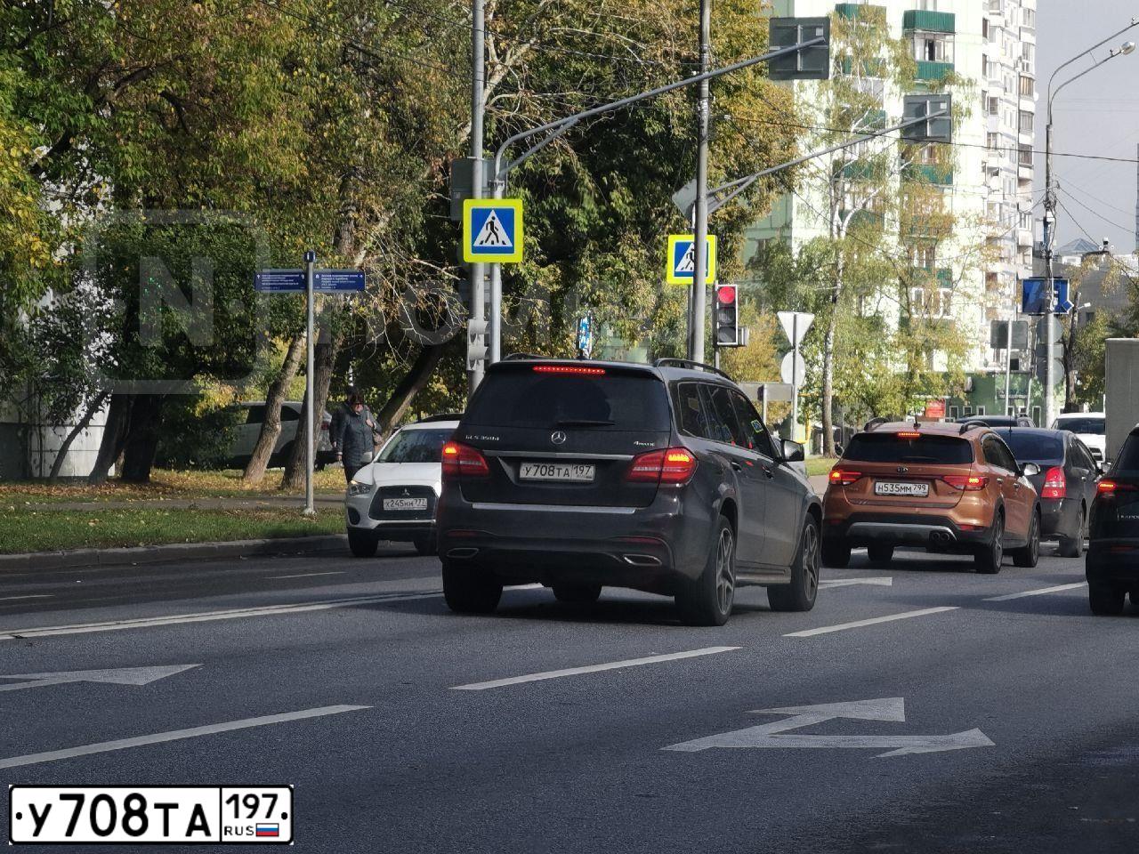 Фото автомобиля MERCEDES GL-KLASSE, 2016 — госномер Х555КТ142. Цвет: ЧЕРНЫЙ
