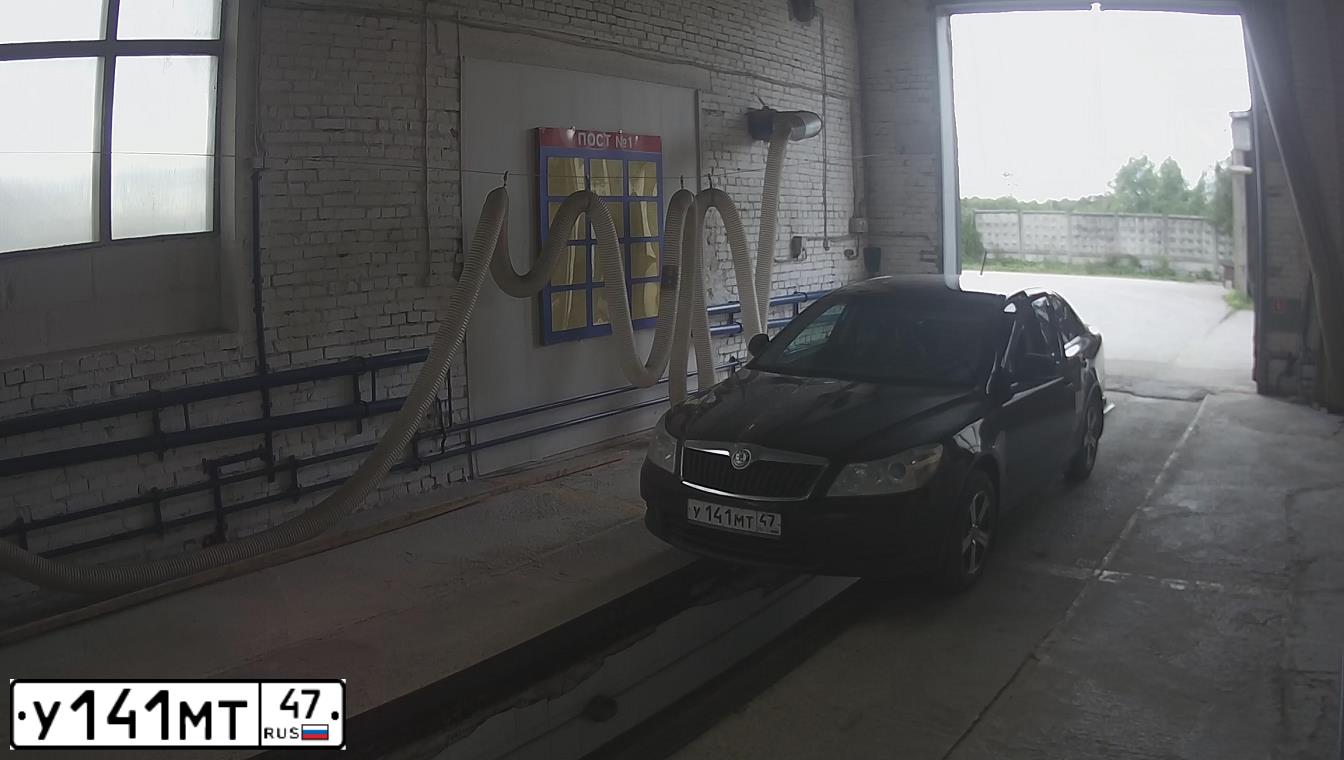 Фото автомобиля SKODA OCTAVIA, 2011 — госномер У141МТ47. Цвет: ЧЕРНЫЙ
