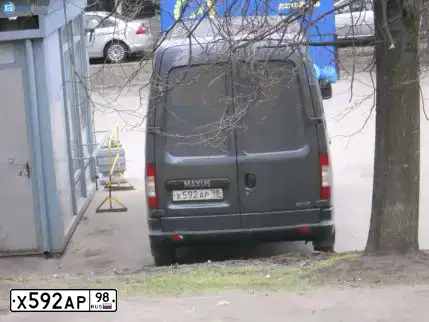 Фото автомобиля LDV MAXUS, 2008 — госномер Х592АР98. Цвет: СЕРЫЙ