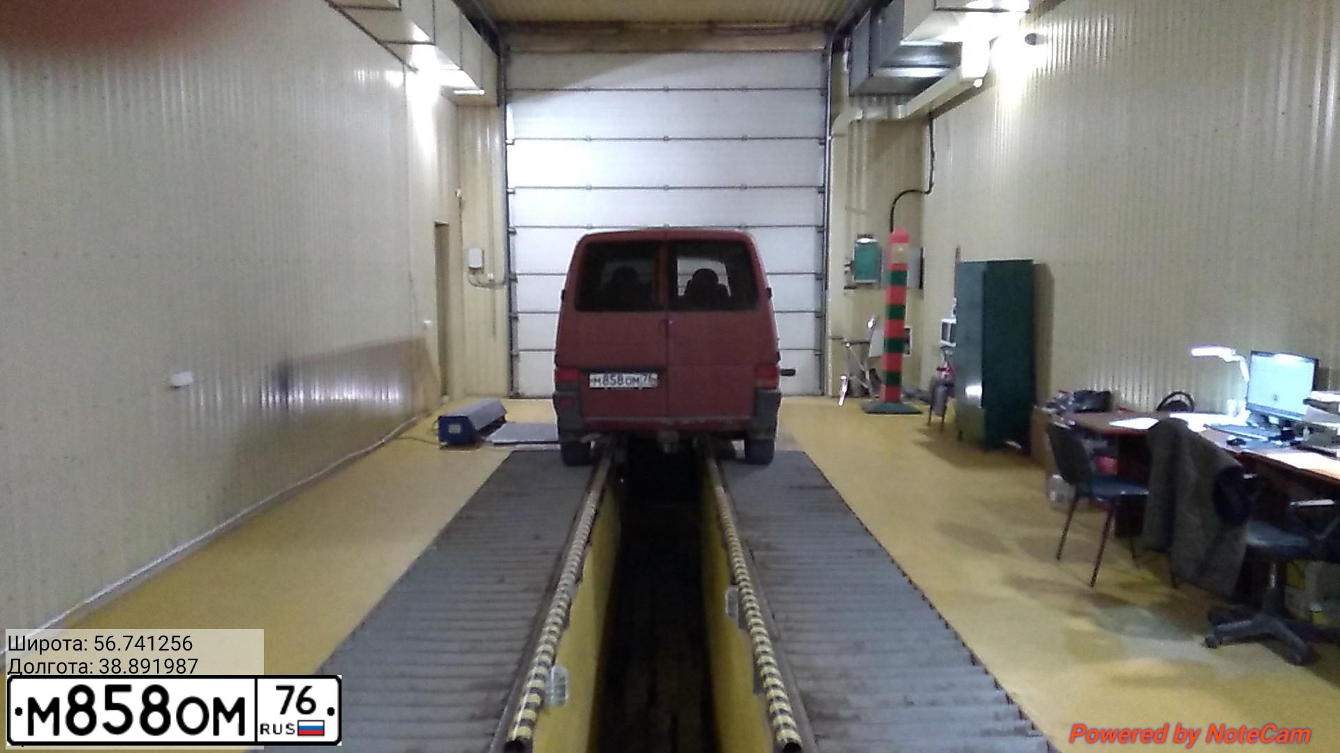 Фото автомобиля VOLKSWAGEN TRANSPORTER, 1991 — госномер М858ОМ76. Цвет: КРАСНЫЙ