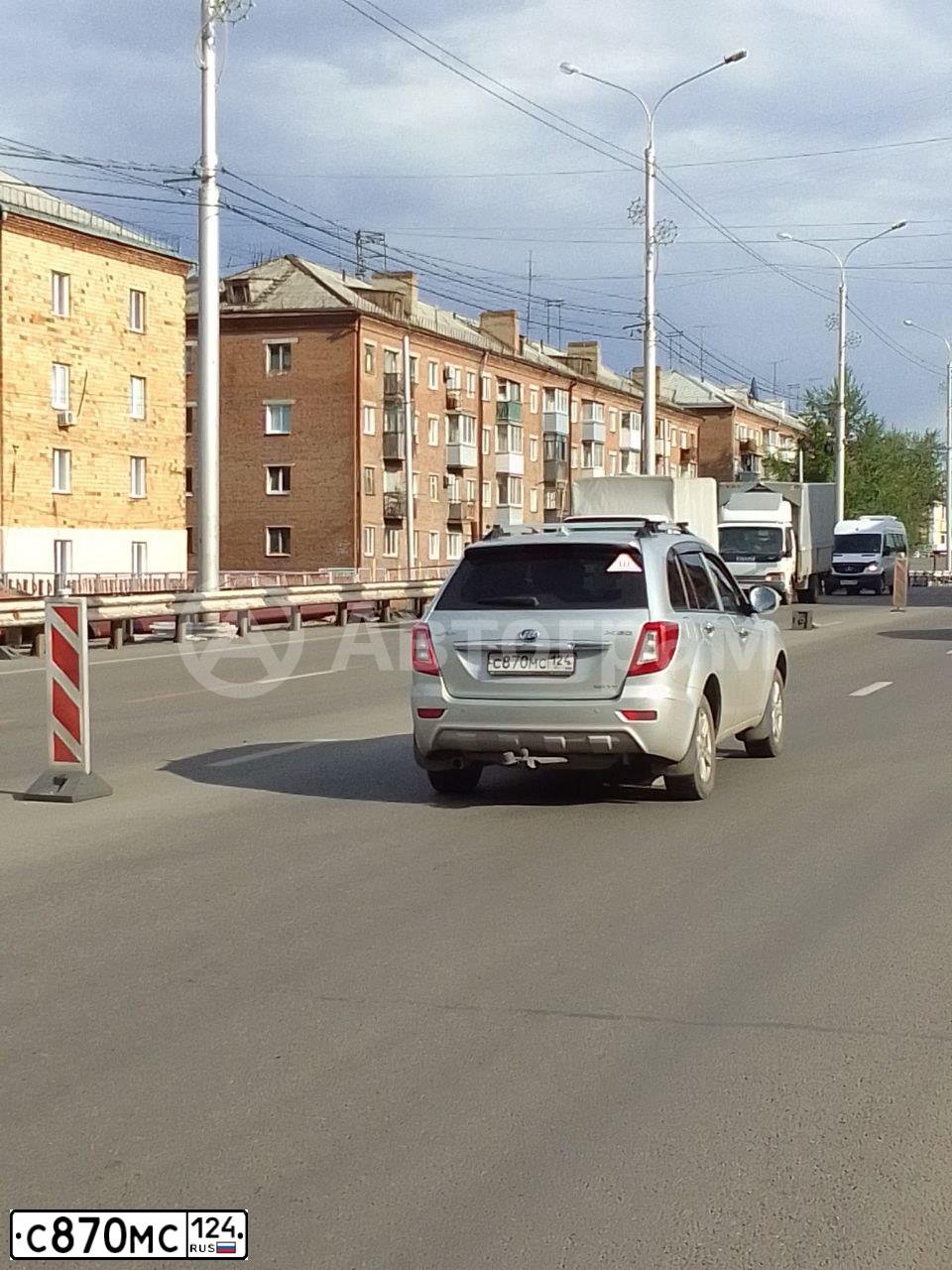 Фото автомобиля LIFAN X 60, 2014 — госномер С870МС124. Цвет: СЕРЫЙ