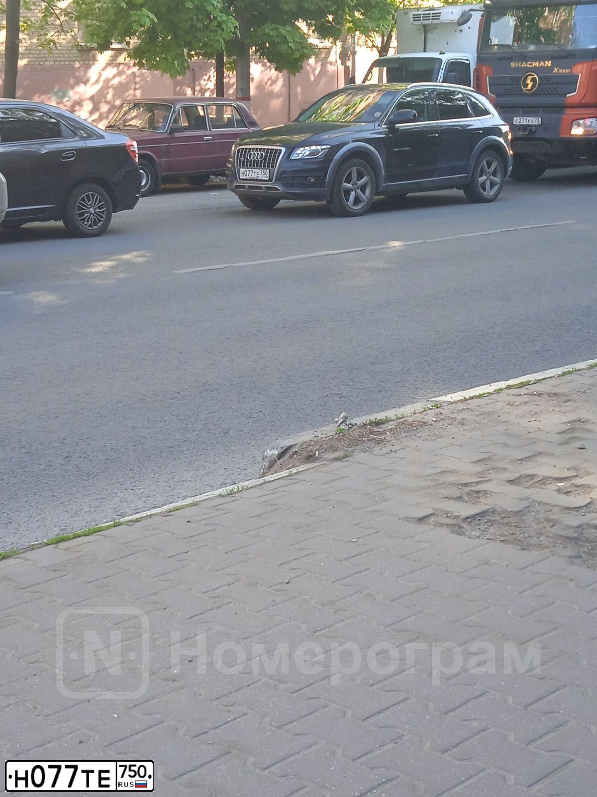 Фото автомобиля AUDI Q5, 2010 — госномер Н077ТЕ750. Цвет: ЧЕРНЫЙ