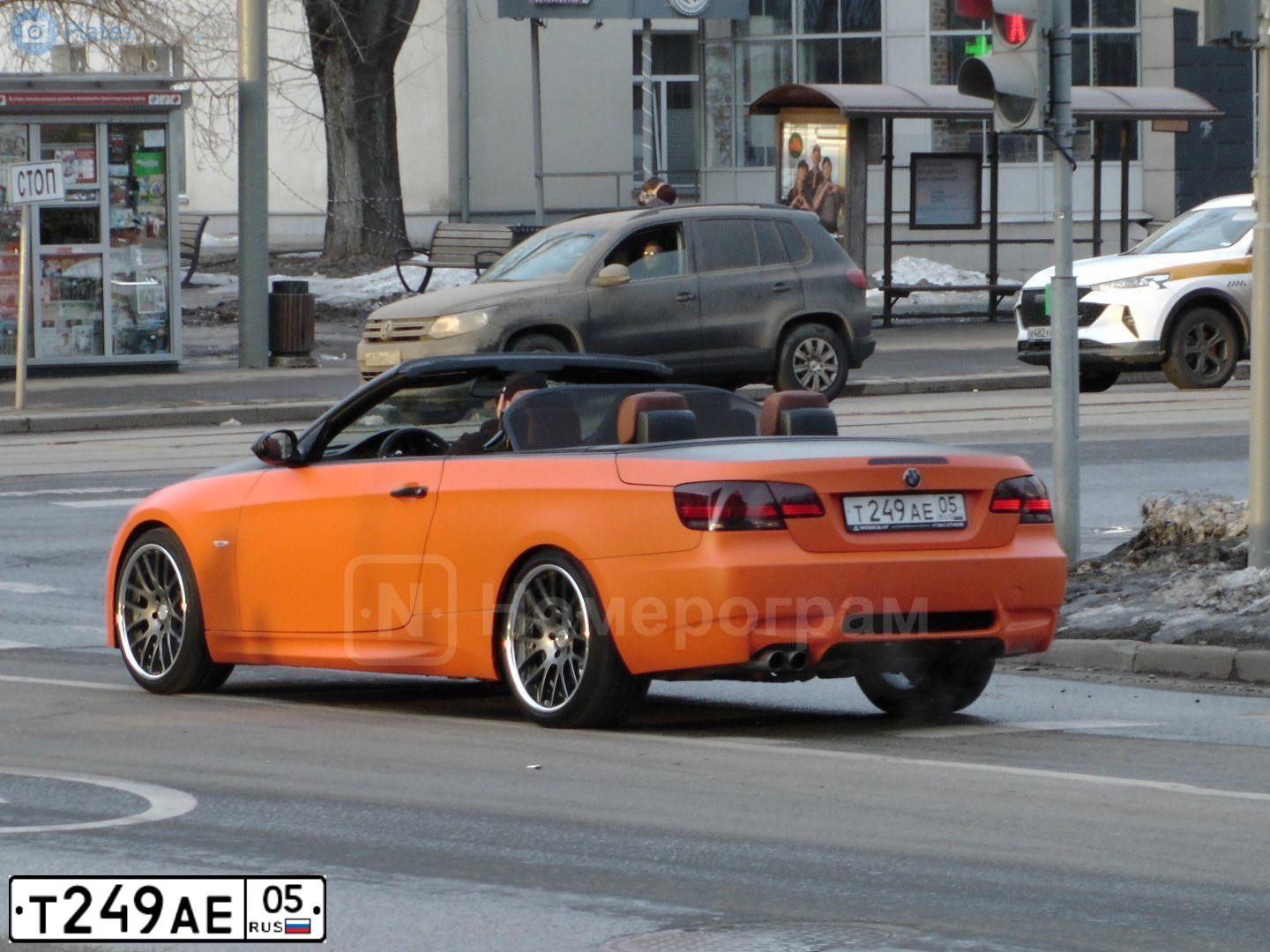 Фото автомобиля BMW SERIE 3, 2009 — госномер М693АС550. Цвет: МНОГОЦВЕТНЫЙ