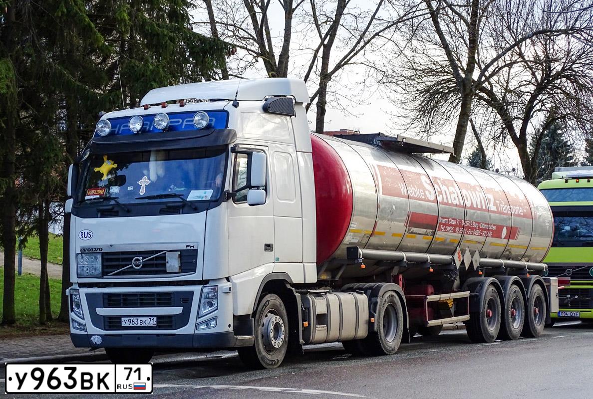 Фото автомобиля VOLVO SERIE FH /4X2/, 2011 — госномер В565ВС178. Цвет: Белый
