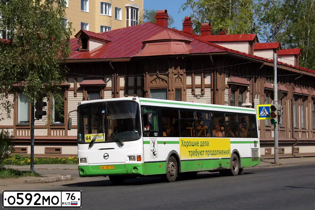 Фото автомобиля LIAZ 5256, 2009 — госномер В309ОУ124. Цвет: Белый