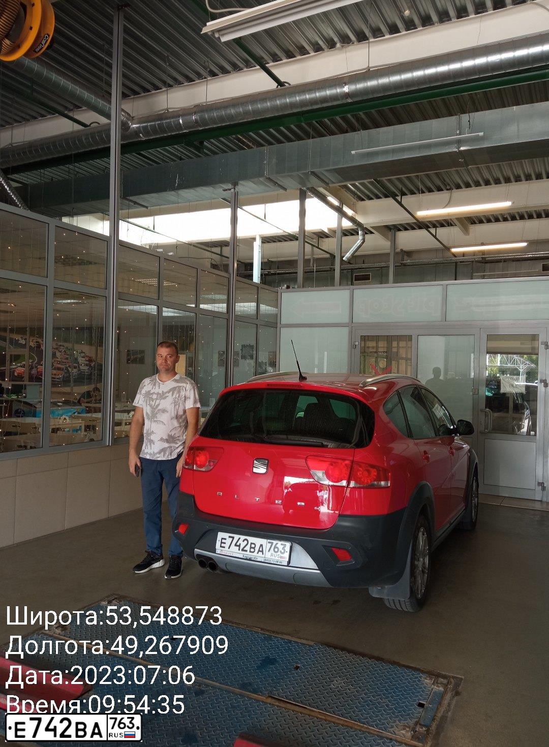 Фото автомобиля SEAT ALTEA, 2012 — госномер Е742ВА763. Цвет: Красный