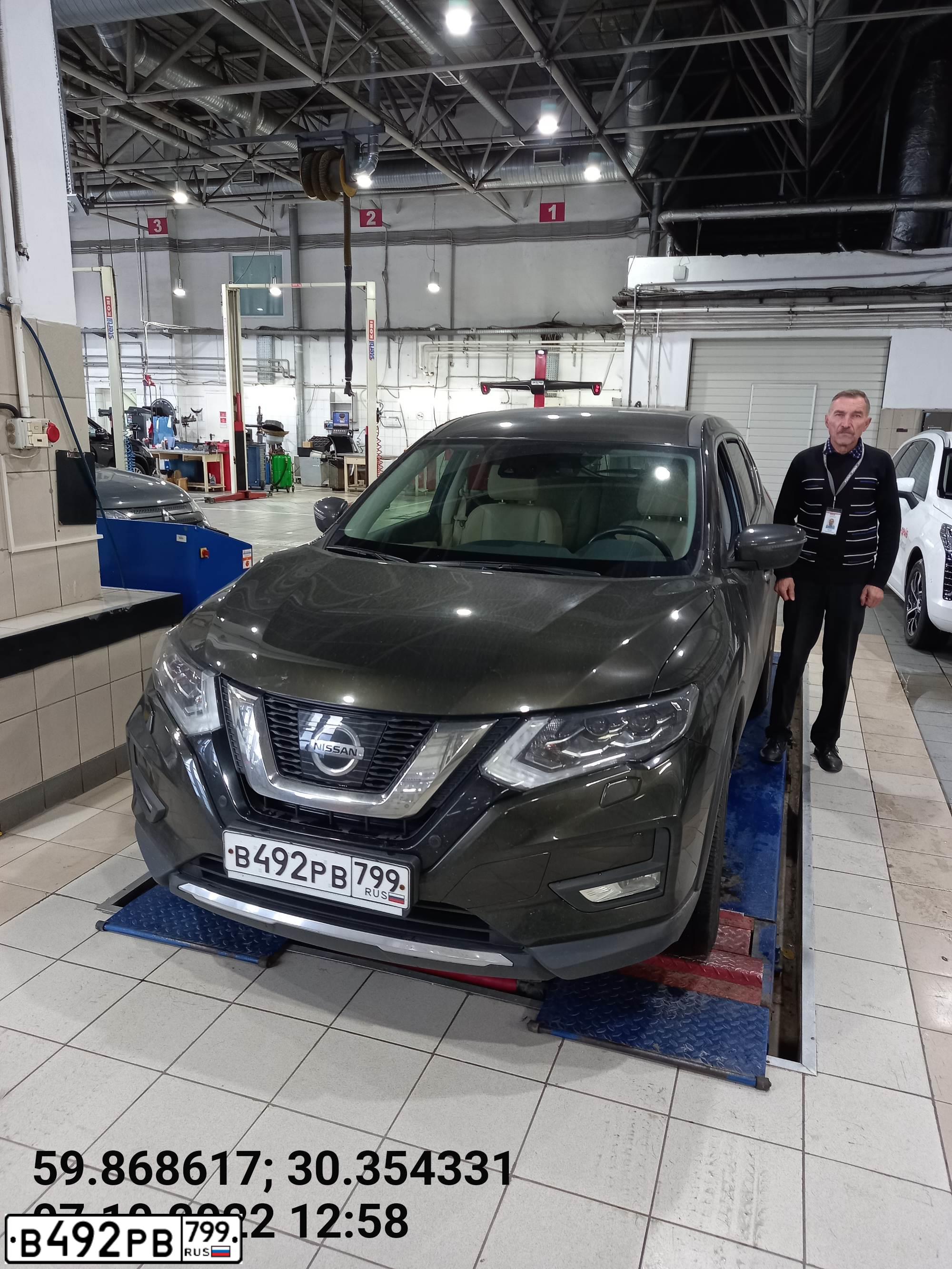 Фото автомобиля NISSAN X-TRAIL, 2019 — госномер С140АУ198. Цвет: ОЛИВКОВЫЙ