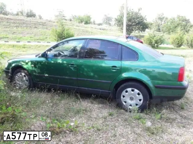 Фото автомобиля VOLKSWAGEN PASSAT, 1999 — госномер Е321КМ99. Цвет: ЗЕЛЕНЫЙ