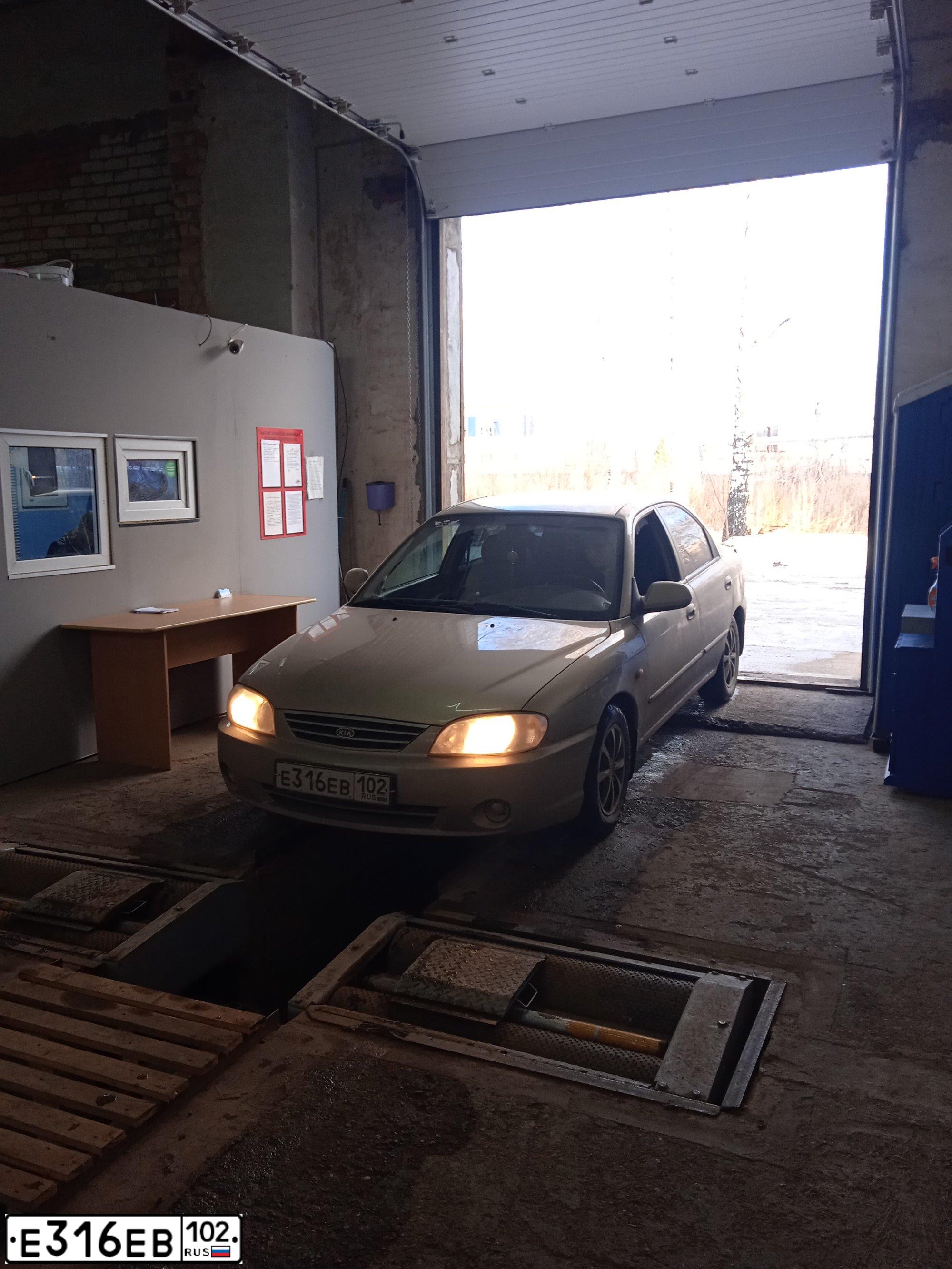 Фото автомобиля KIA SPECTRA, 2007 — госномер Е316ЕВ102. Цвет: ЗОЛОТИСТО-БЕЖЕВЫЙ