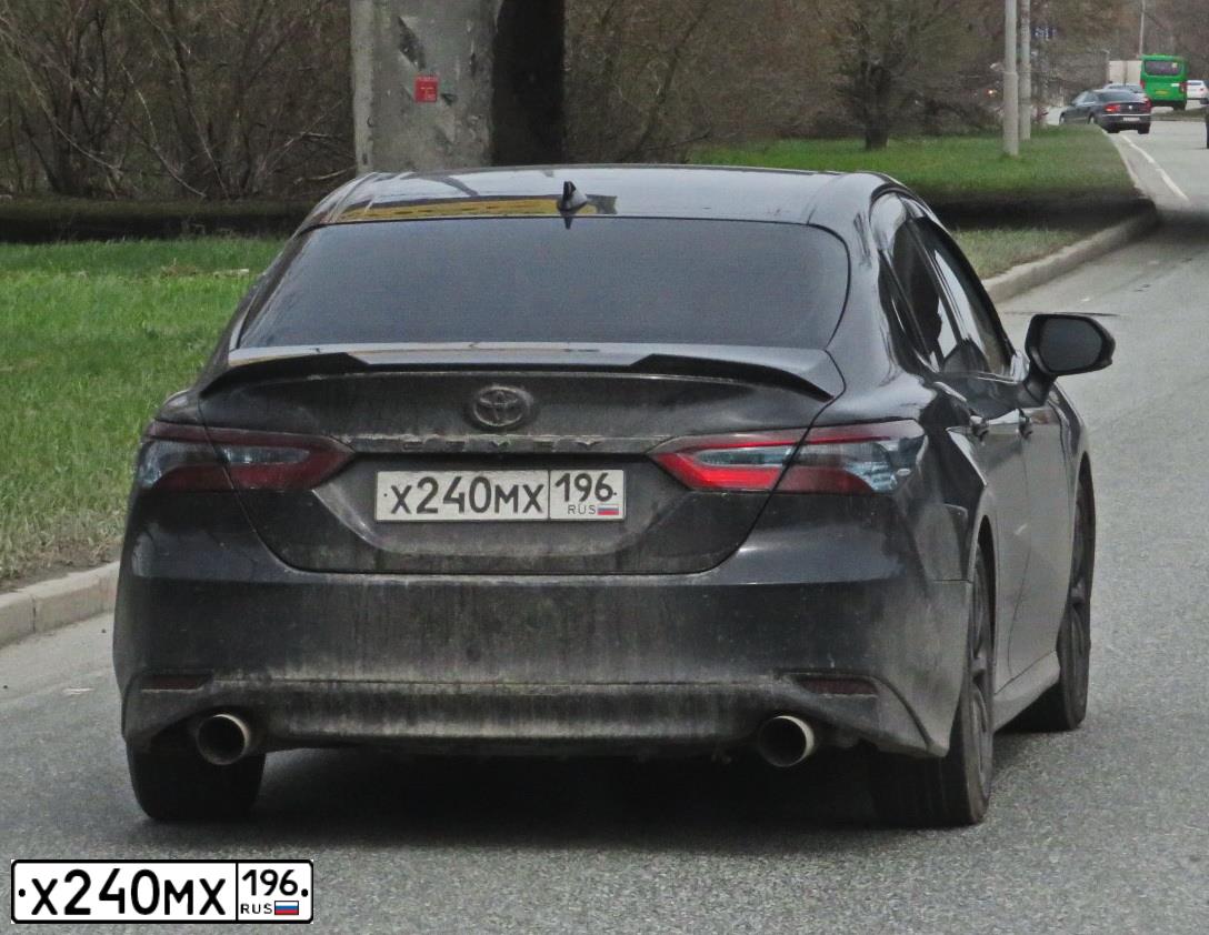 Фото автомобиля TOYOTA CAMRY, 2018 — госномер Х240МХ196. Цвет: ЧЕРНЫЙ МЕТАЛЛИК