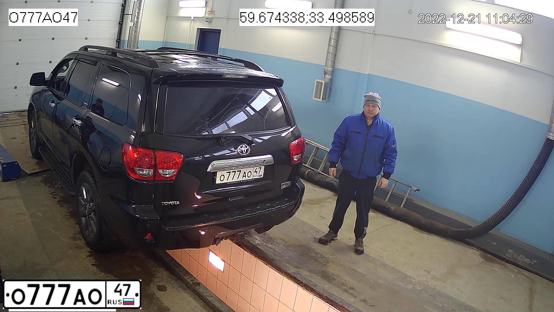 Фото автомобиля TOYOTA SEQUOIA, 2008 — госномер Е426КУ147. Цвет: ЧЕРНЫЙ