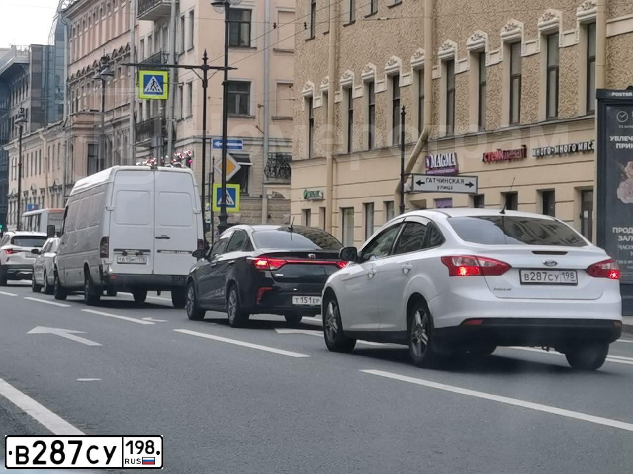 Фото автомобиля FORD D FOCUS, 2011 — госномер В287СУ198. Цвет: Белый
