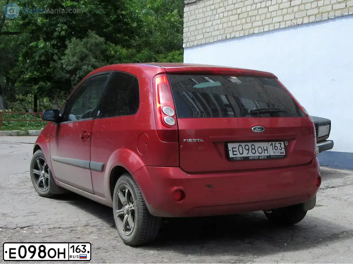 Фото автомобиля FORD FIESTA / ASPIRE, 2007 — госномер Е098ОН163. Цвет: КРАСНЫЙ