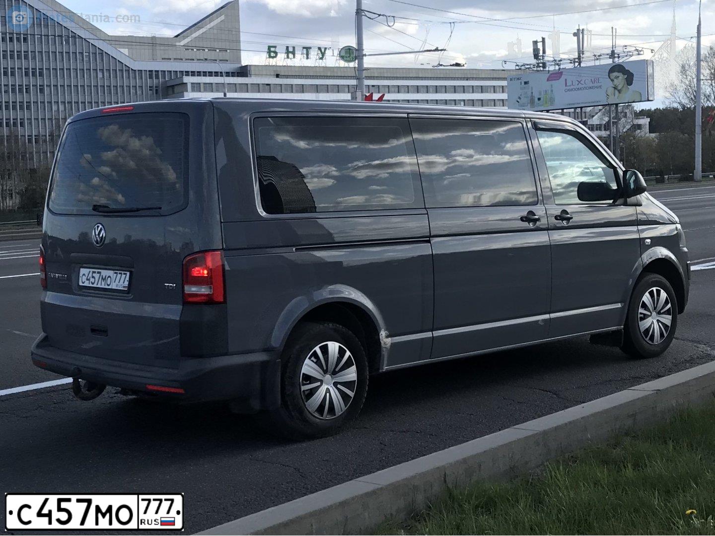 Фото автомобиля VOLKSWAGEN CARAVELLE, 2014 — госномер А373ВО252. Цвет: ТЕМНО-СЕРЫЙ