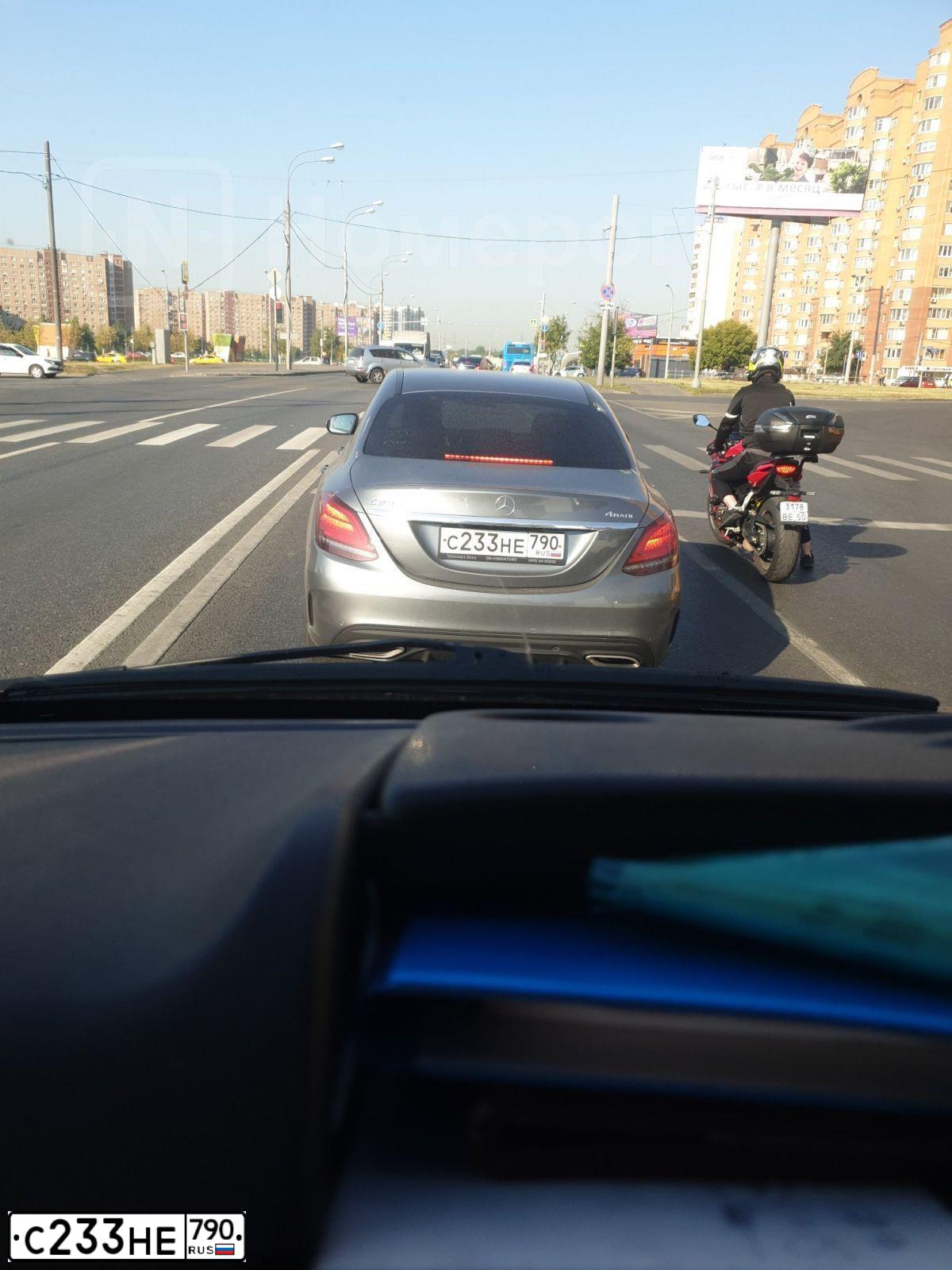 Фото автомобиля MERCEDES C-KLASSE, 2019 — госномер С619ОР799. Цвет: СЕРЫЙ