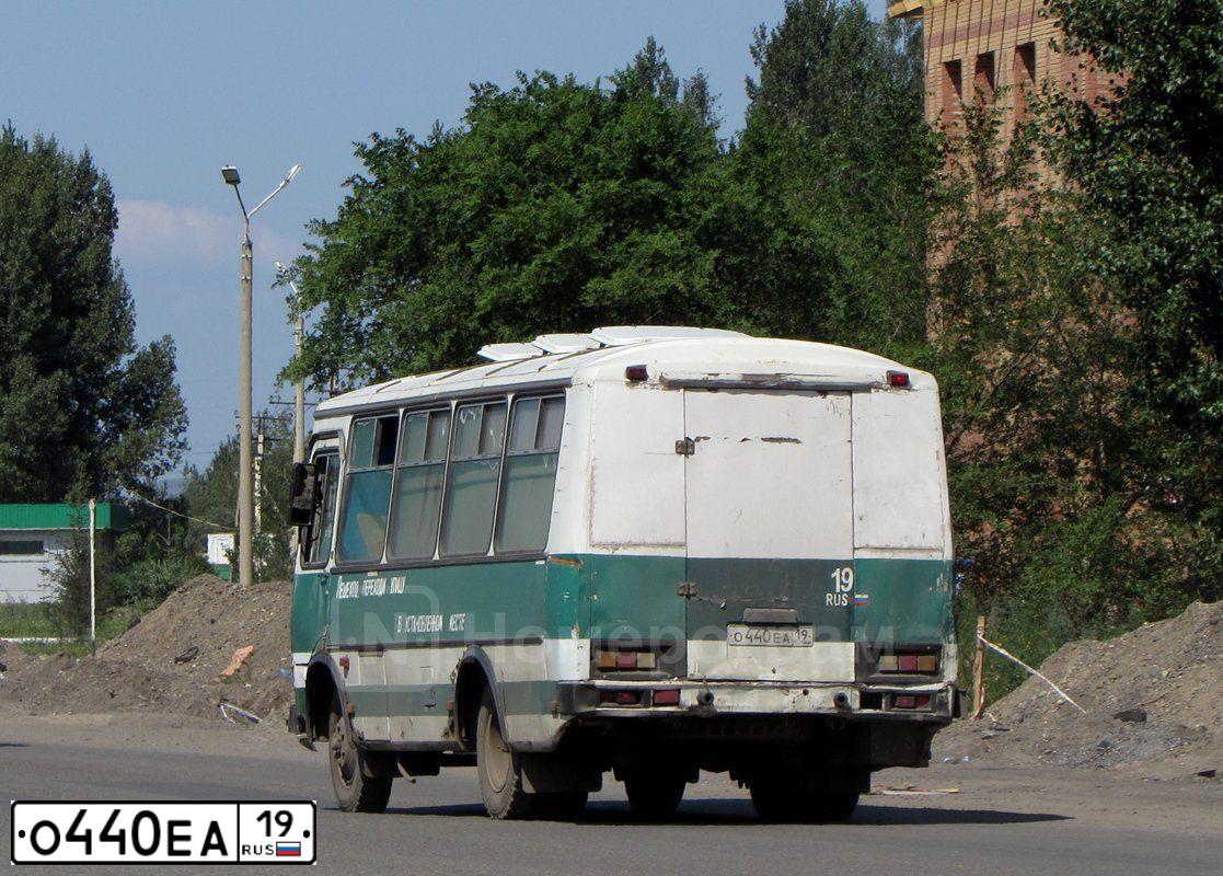 Фото автомобиля PAZ Z 3205, 1997 — госномер О440ЕА19. Цвет: ЗЕЛЕНЫЙ