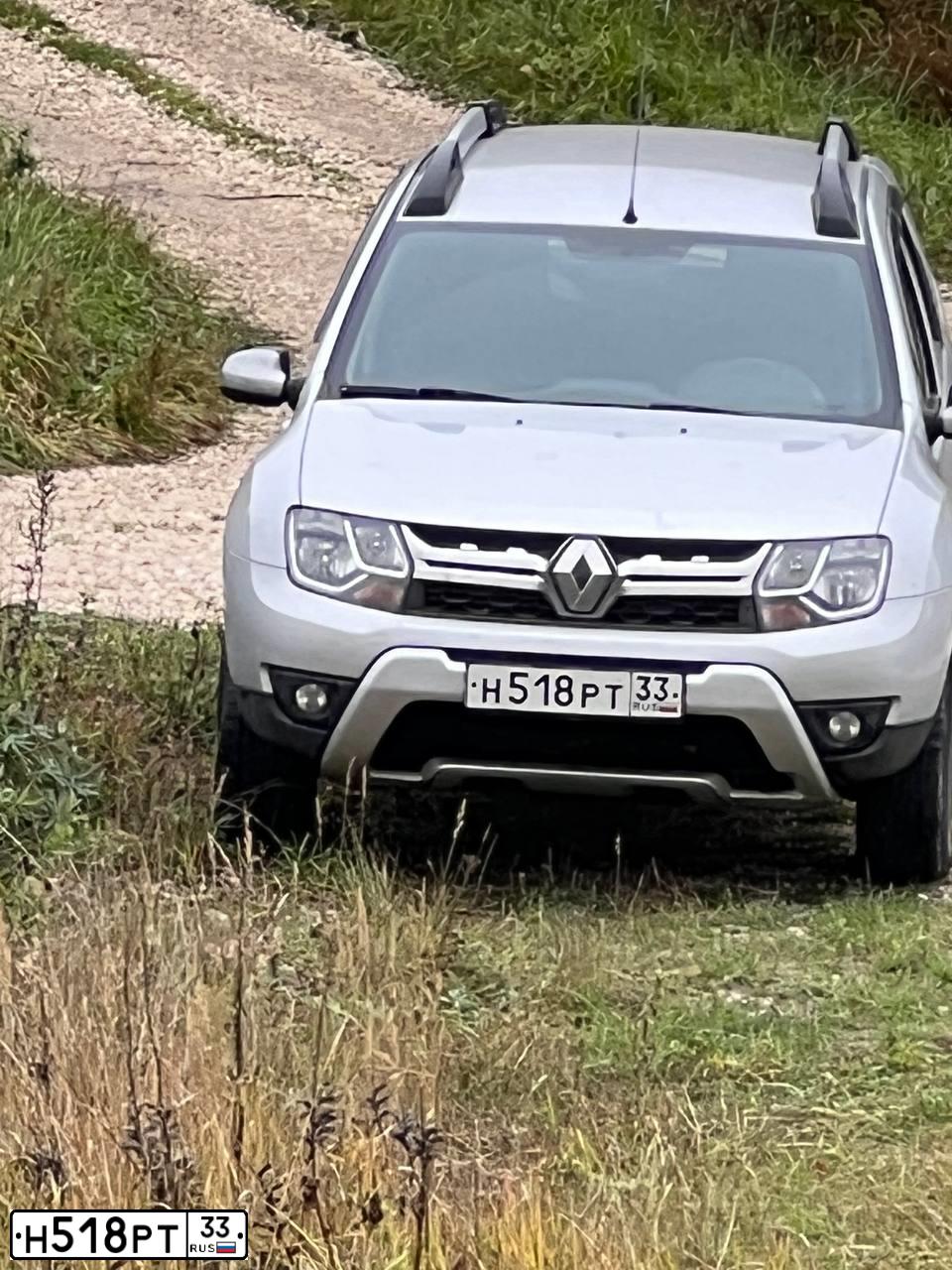 Фото автомобиля RENAULT DUSTER, 2017 — госномер Н518РТ33. Цвет: СВЕТЛО-СЕРЫЙ