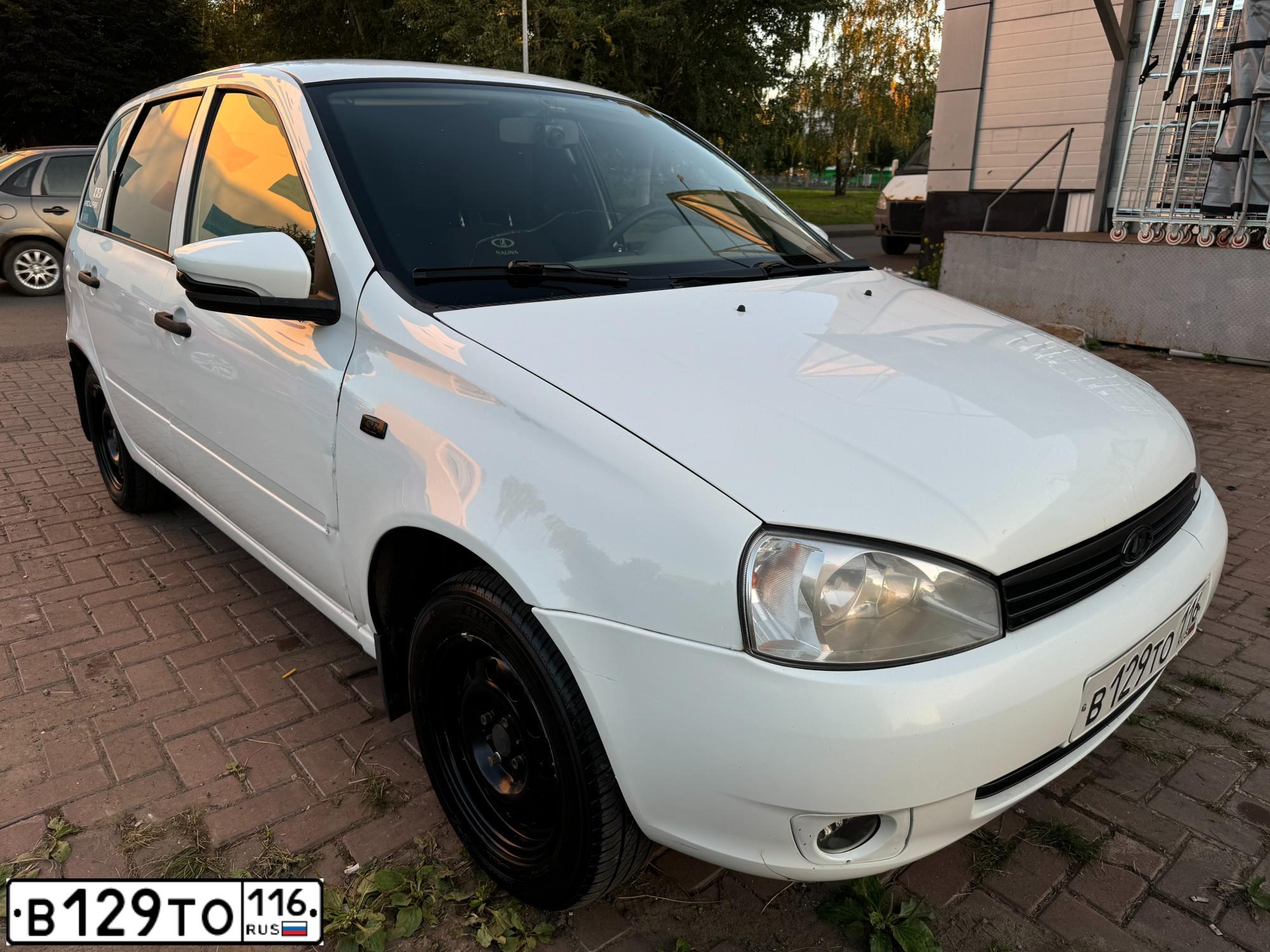 Фото автомобиля LADA 1117 KALINA, 2010 — госномер В129ТО116. Цвет: БЕЛЫЙ