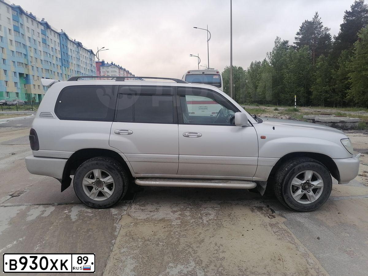 Фото автомобиля TOYOTA LANDCRUISER, 2007 — госномер В930ХК89. Цвет: Серебристый