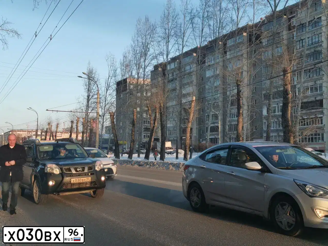 Фото автомобиля NISSAN X-TRAIL, 2012 — госномер М188ОМ196. Цвет: Серо-Синий