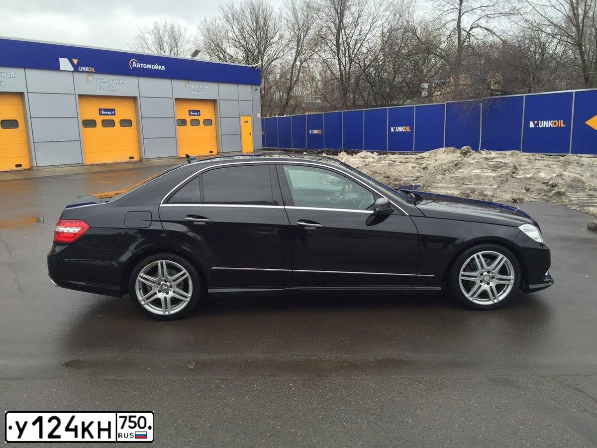 Фото автомобиля MERCEDES E-KLASSE, 2011 — госномер Е222ВО08. Цвет: ЧЕРНЫЙ