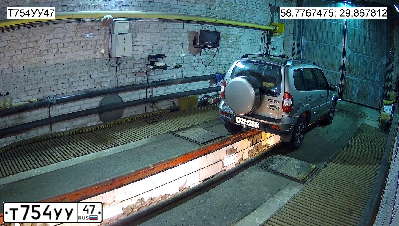 Фото автомобиля CHEVROLET NIVA, 2011 — госномер Т544РУ60. Цвет: Коричневый