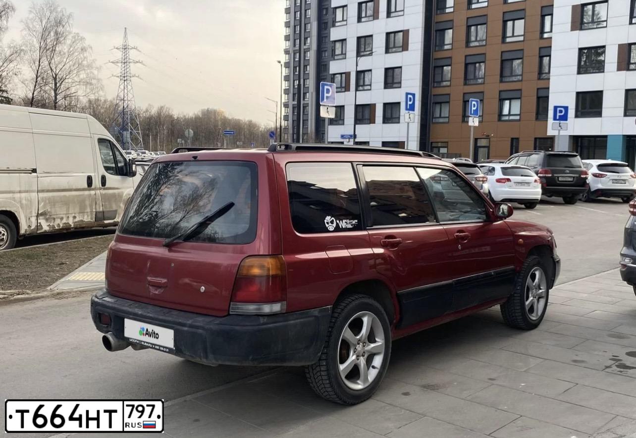 Фото автомобиля SUBARU FORESTER, 1998 — госномер Р962СЕ150. Цвет: Красный