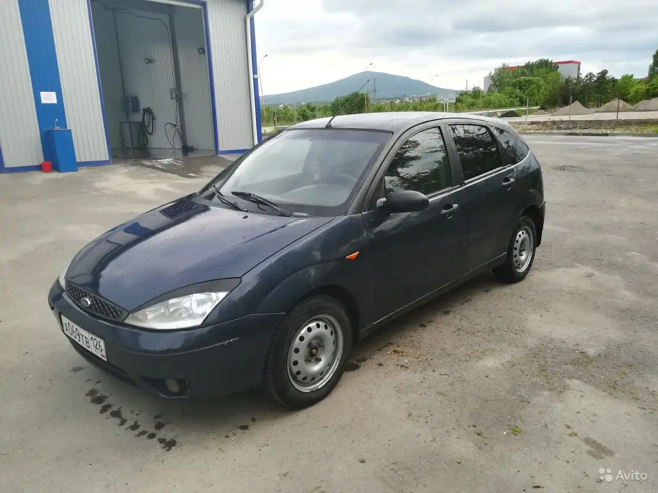 Фото автомобиля FORD FOCUS, 2003 — госномер К978КУ126. Цвет: Темно-синий