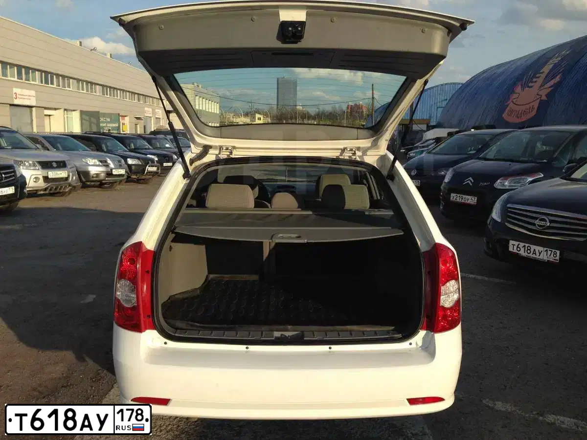 Фото автомобиля NISSAN TEANA, 2011 — госномер Т618АУ178. Цвет: ЧЕРНЫЙ