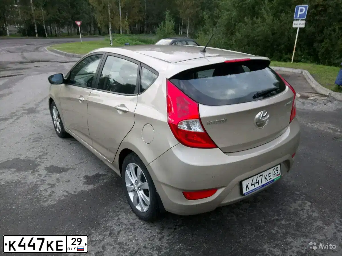 Фото автомобиля HYUNDAI SOLARIS, 2012 — госномер К447КЕ29. Цвет: БЕЖЕВО-СЕРЫЙ