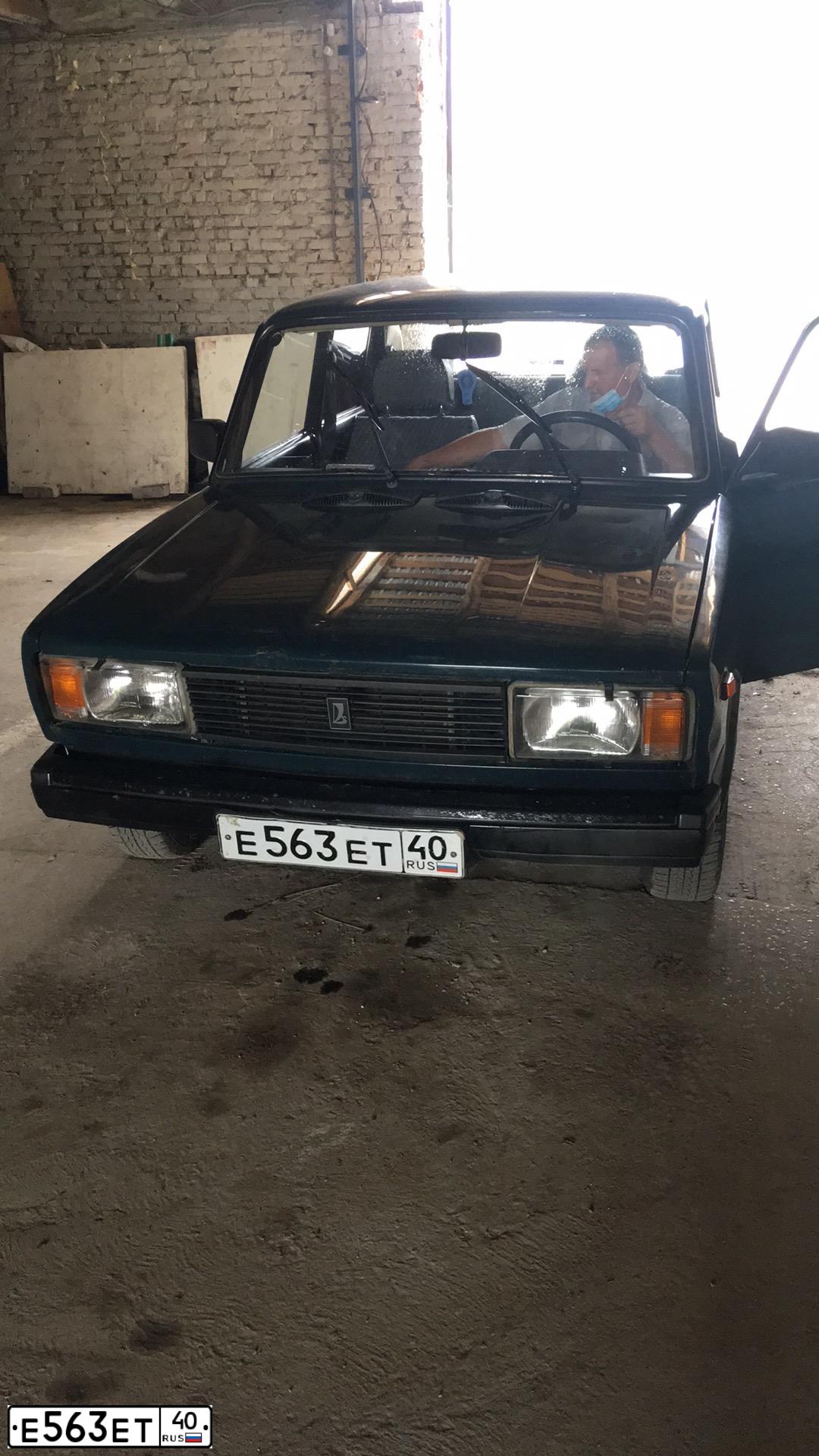 Фото автомобиля LADA 2105 LADA, 2006 — госномер Е563ЕТ40. Цвет: сине-зеленый