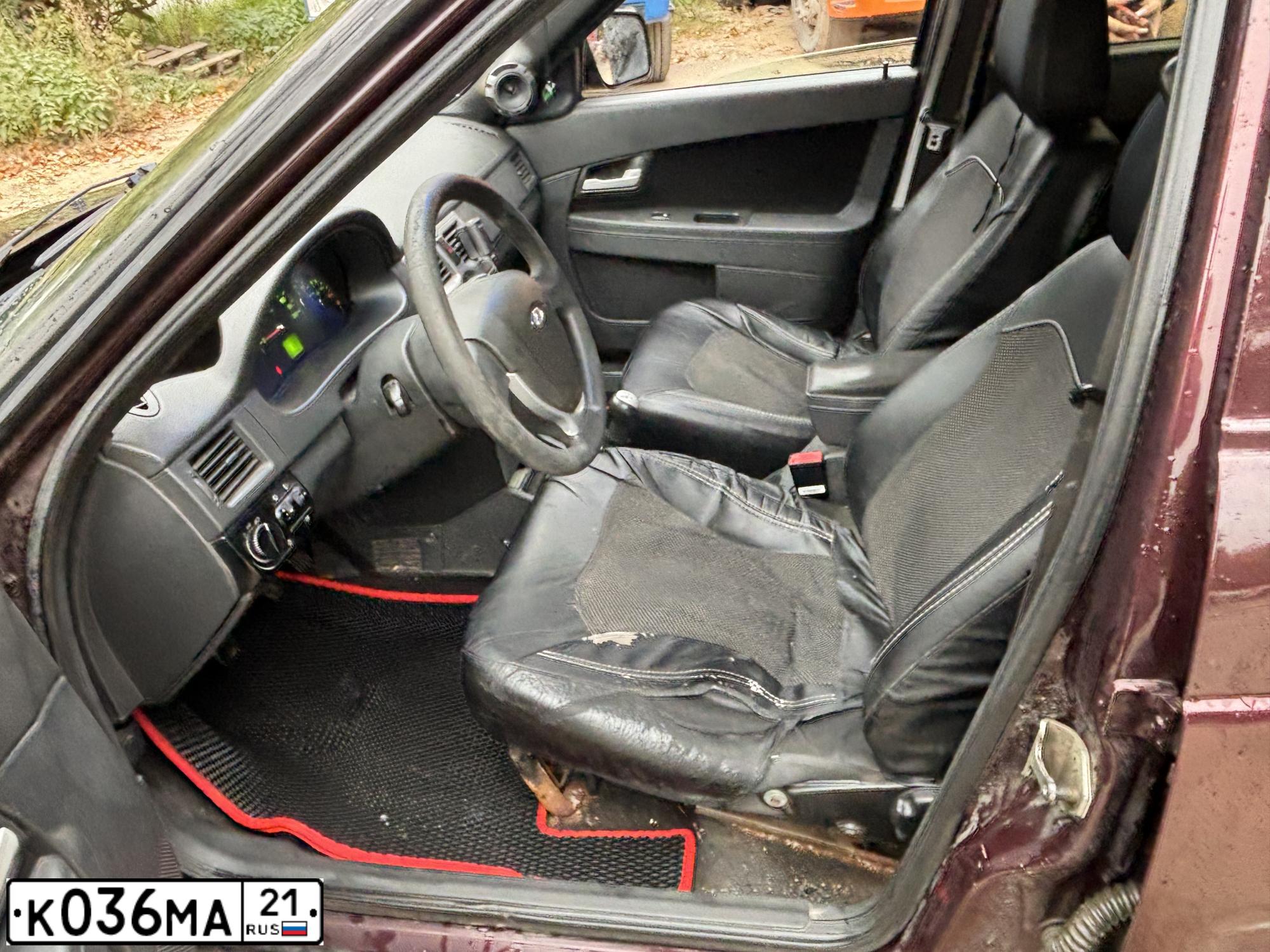 Фото автомобиля LADA 2172 PRIORA, 2012 — госномер К036МА21. Цвет: ТЕМНО-ВИШНЕВЫЙ
