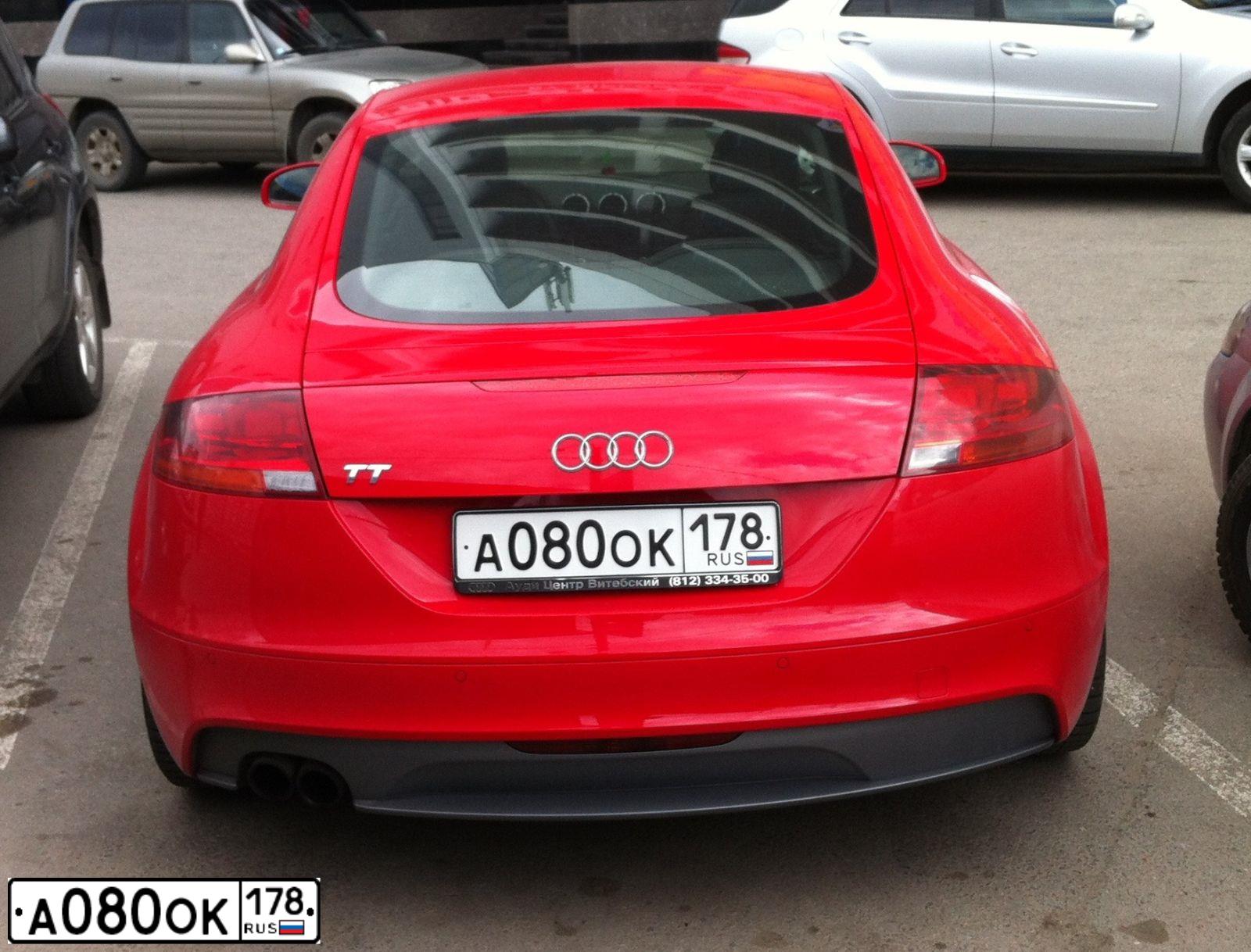 Фото автомобиля AUDI A1 SPORTBACK, 2012 — госномер А080ОК178. Цвет: Красный