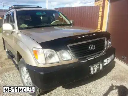 Фото автомобиля LEXUS LX, 2001 — госномер У444НО38. Цвет: ЗОЛОТИСТЫЙ
