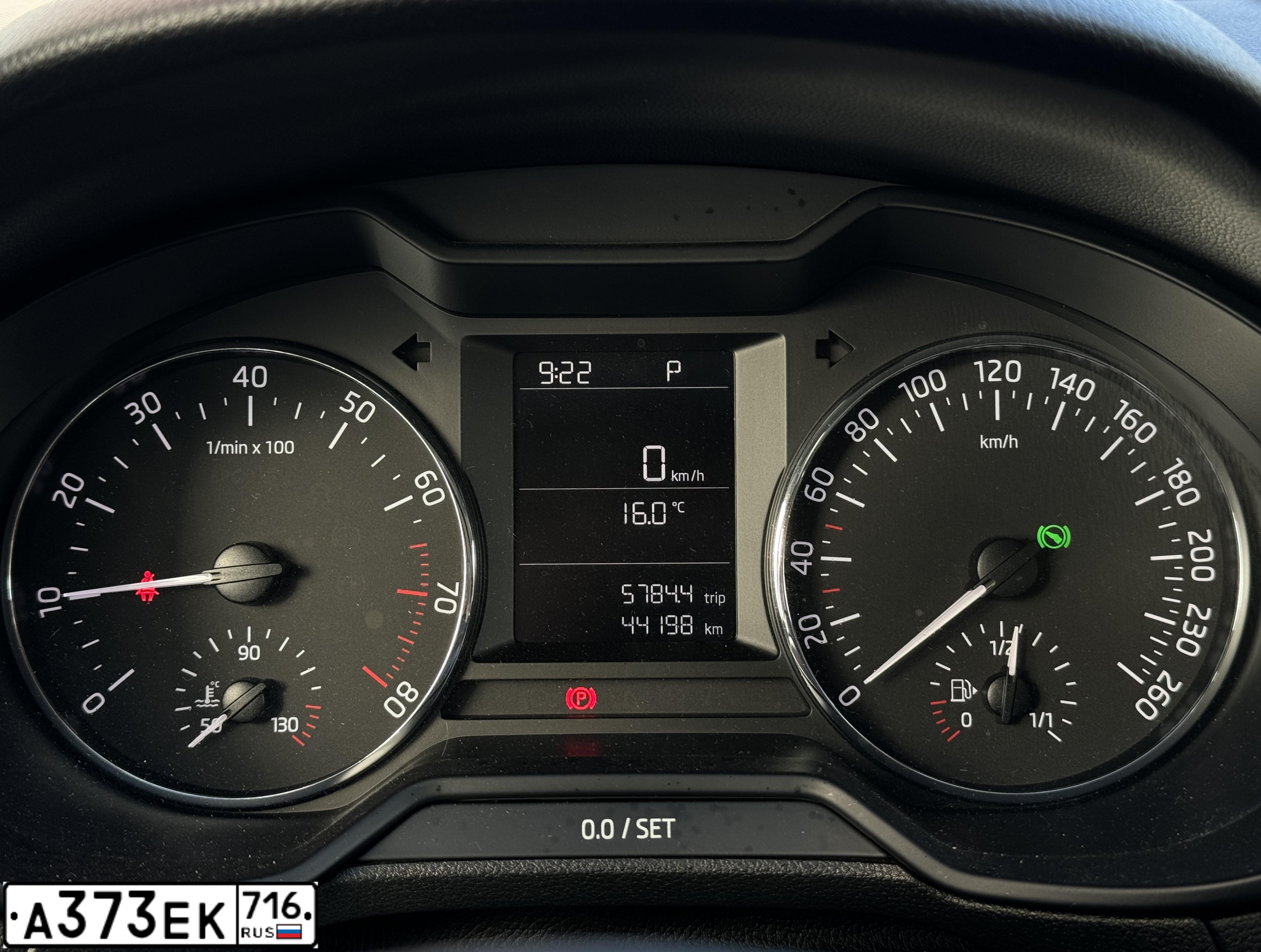 Фото автомобиля SKODA OCTAVIA, 2017 — госномер А373ЕК716. Цвет: ТЕМНО-СЕРЫЙ