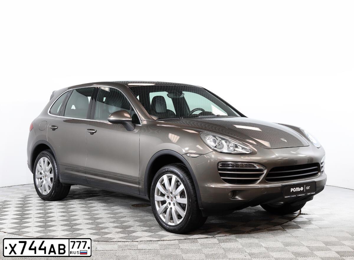 Фото автомобиля PORSCHE CAYENNE, 2013 — госномер Х744АВ777. Цвет: Коричневый