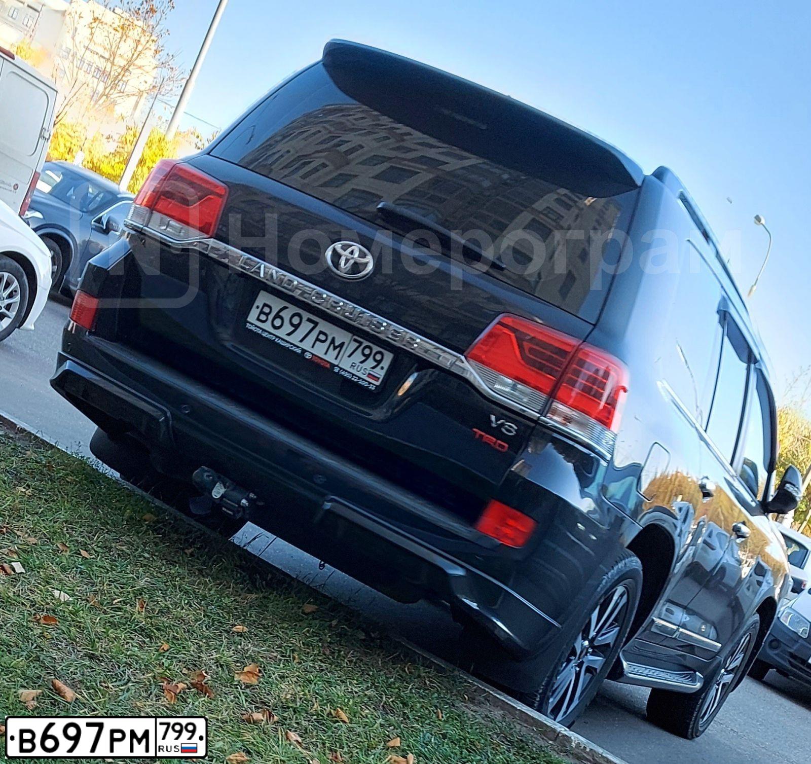 Фото автомобиля TOYOTA LANDCRUISER 200, 2019 — госномер В697РМ799. Цвет: ЧЕРНЫЙ