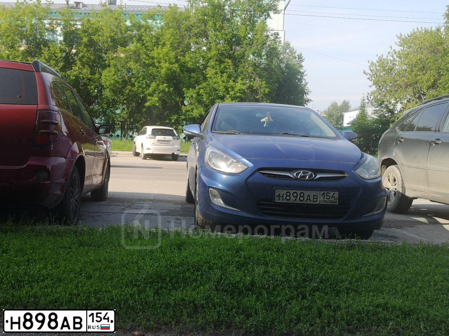 Фото автомобиля HYUNDAI SOLARIS, 2012 — госномер Н898АВ154. Цвет: СИНИЙ ТЕМНЫЙ